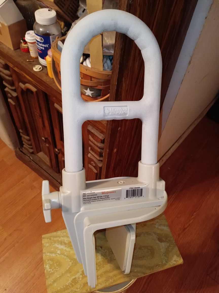 WALGREEN'S{microbar}adjustable bath weight support handle