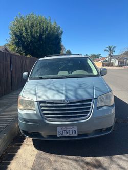 Chrysler Town & Country Minivan
