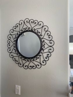 Round mirror