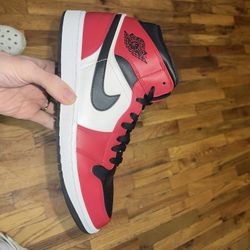 Jordan 1 Mid Chicago Toe