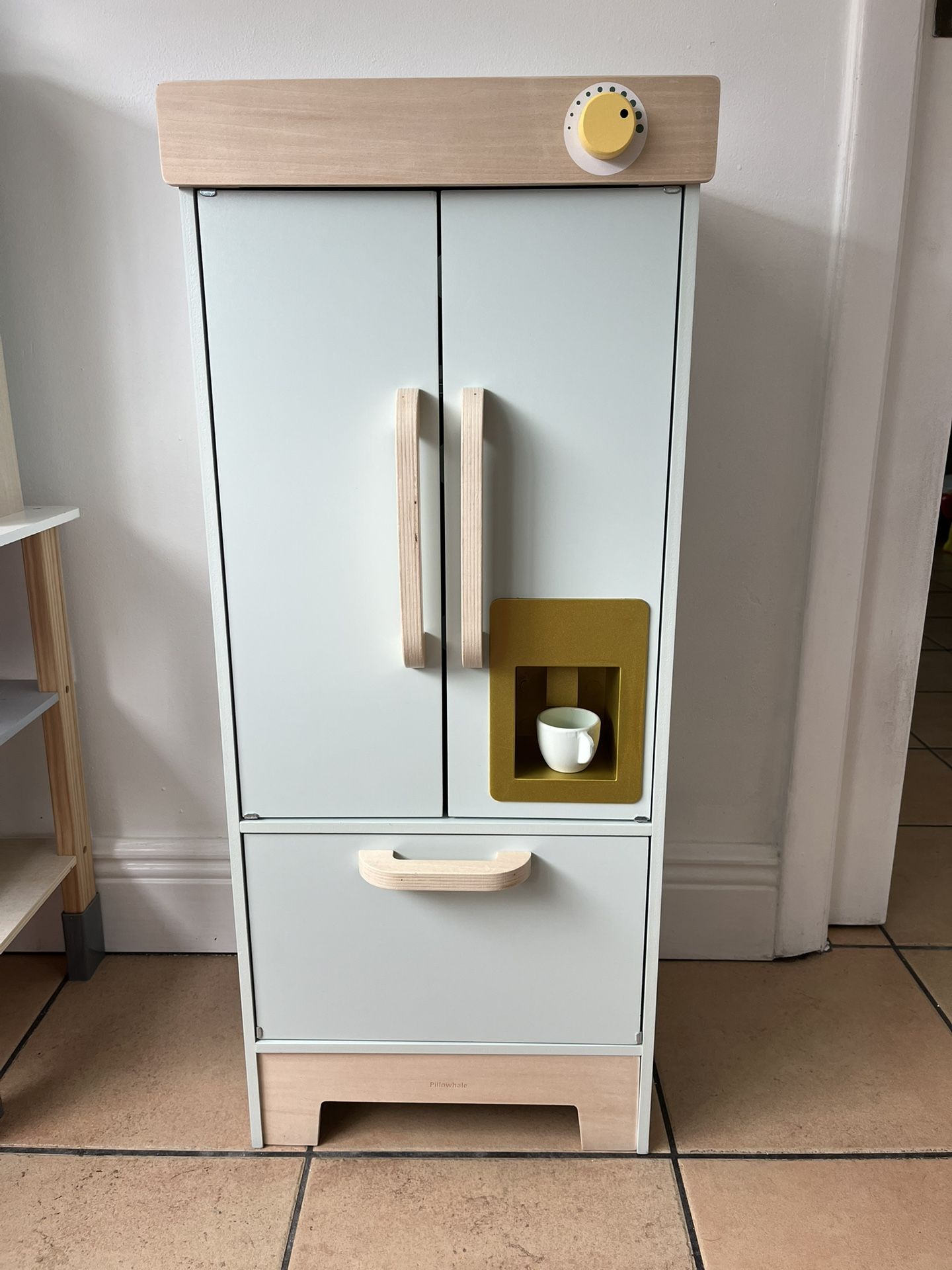 Wooden Toy Refrigerator for Kids