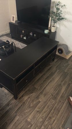 Entertainment Center/ TV Stand