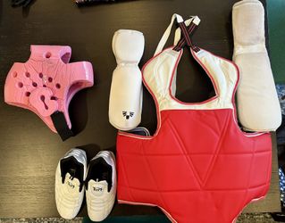 Kids taekwondo Sparring Gear Kit W/ Bag, Girls Xtra-small EZ Fit