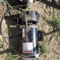 220 Volt 1 1/2 Hp Pumps 50$ Each Or Make Me An Offer