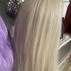 short blonde wig in good condition