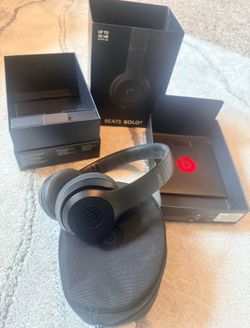 Beats Solo3 Black wireless headphones- Like new
