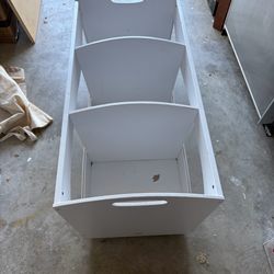 Children’s Toy Box With Wheels 