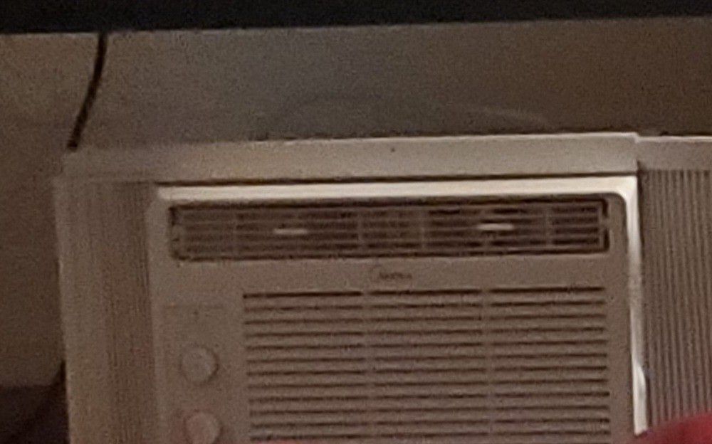 Midea 5,000 BTU 150 Sq ft air conditioner