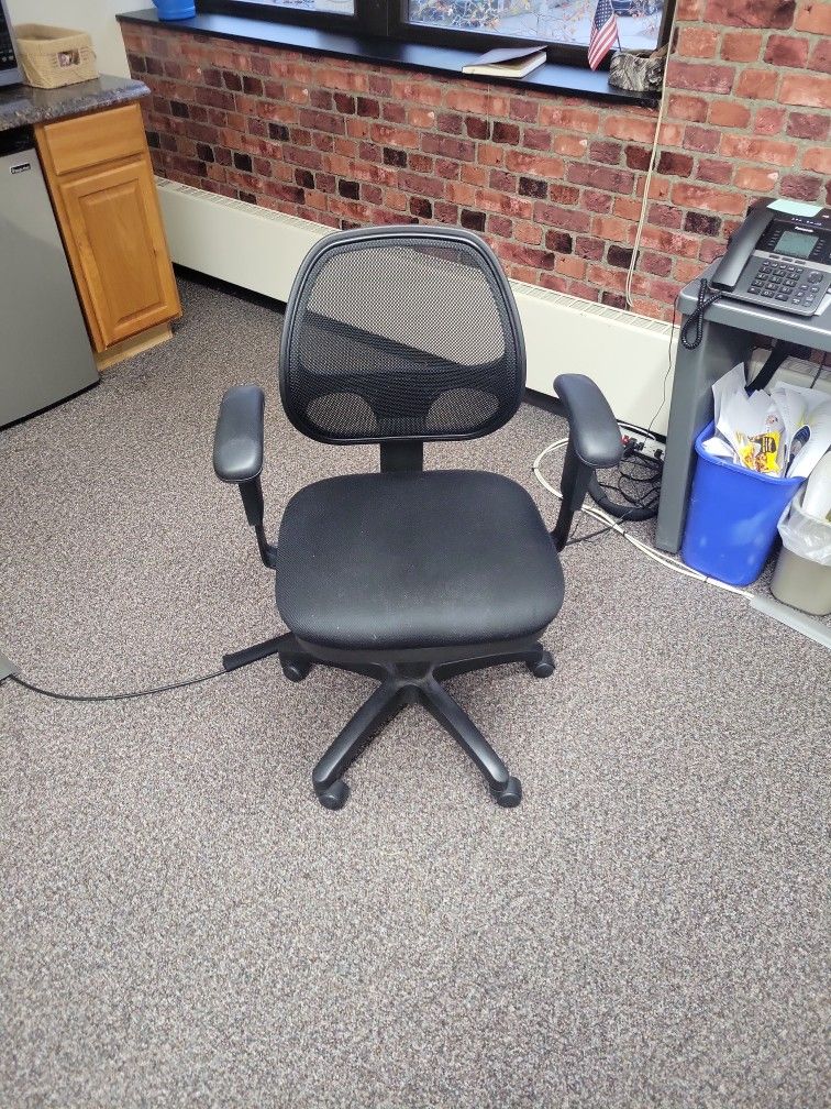 Office Chair - Black - Adjustable 