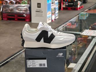 New Balance Women's 327 Sneaker
