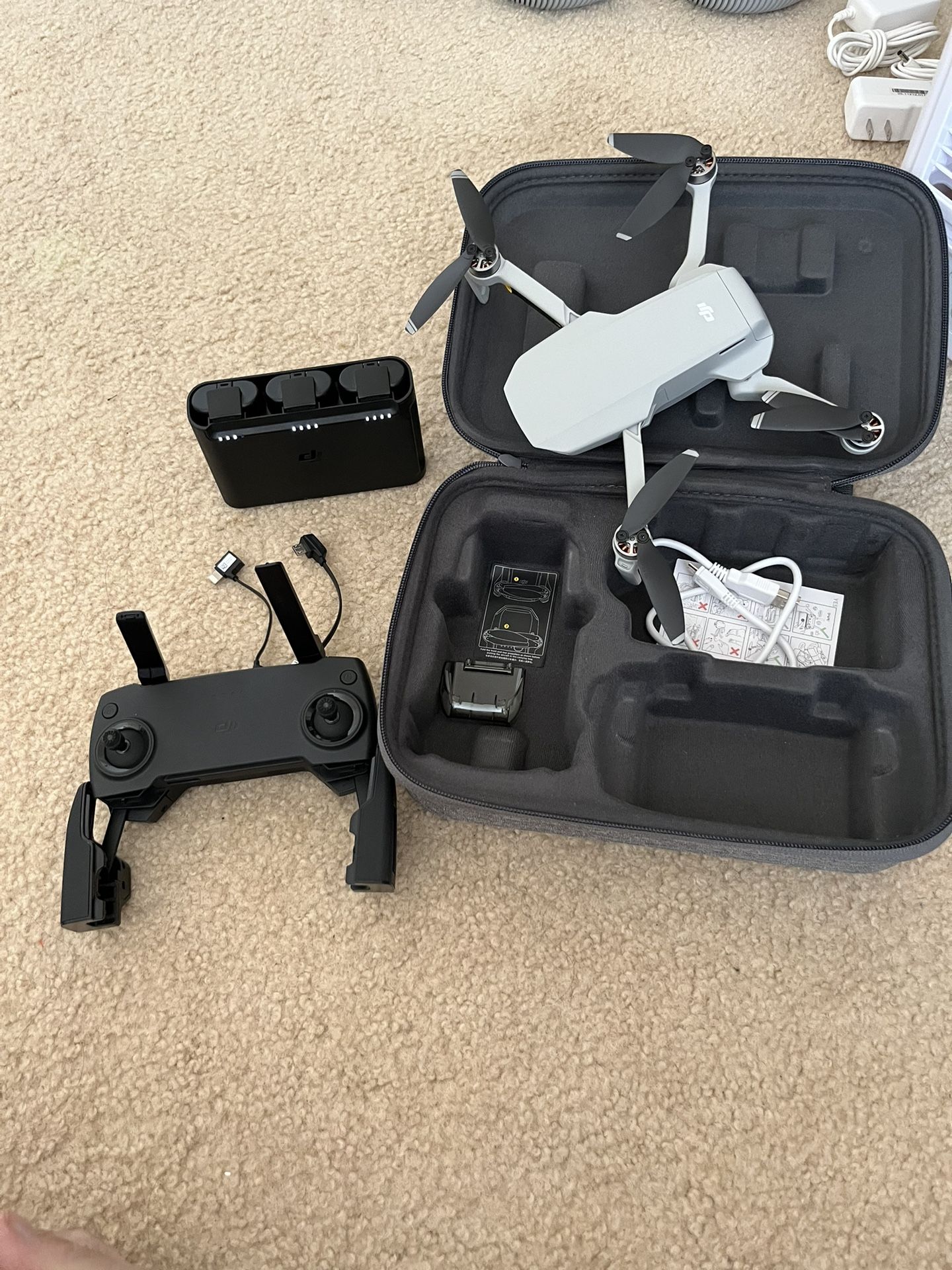 DJI Mavic Mini Combo fly more, comes with controller, case, 3 batteries and charging hub