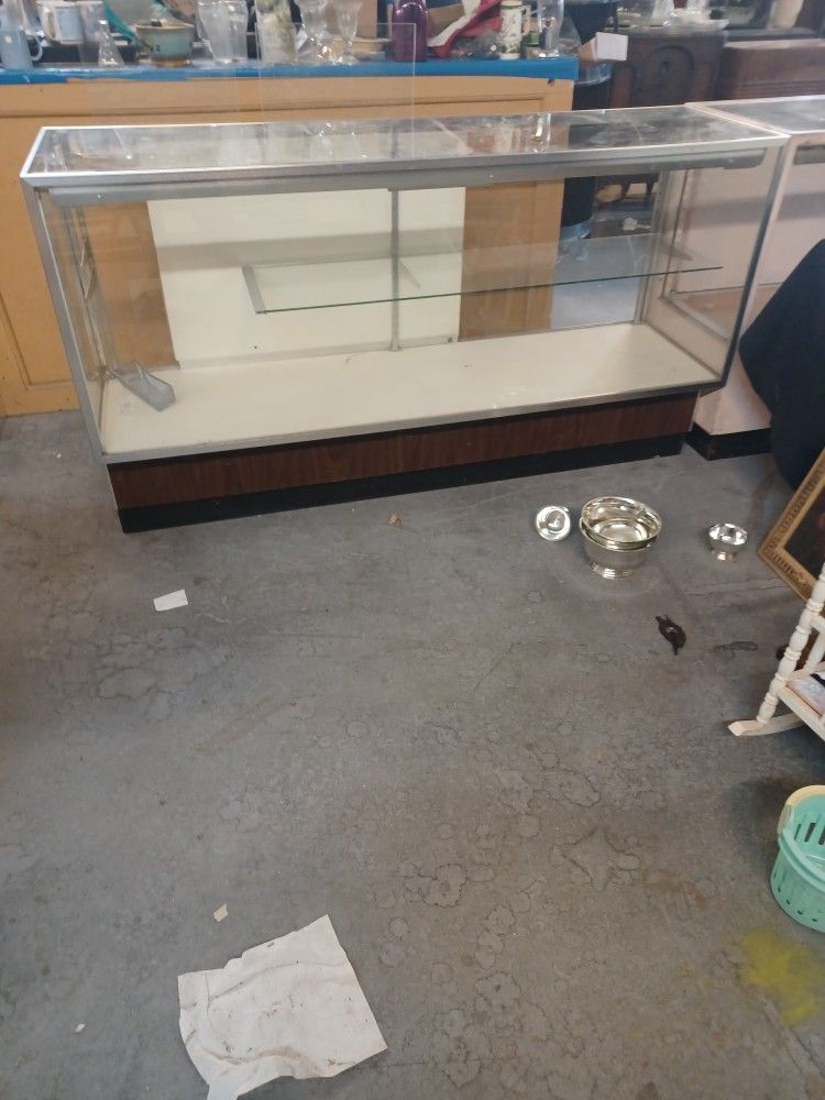 Excellent Condition Display Cabinet