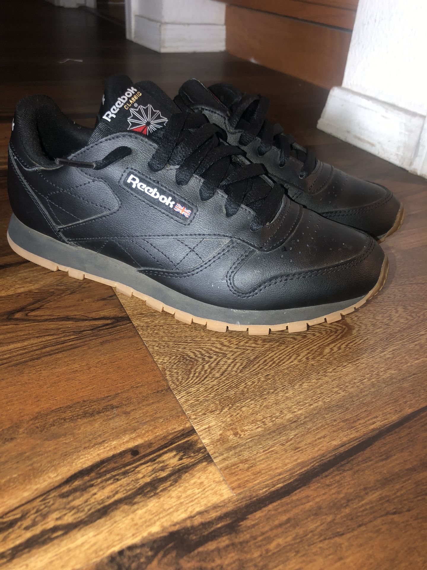 Rebook Classic Leather Shoe Size 6.5 Mens