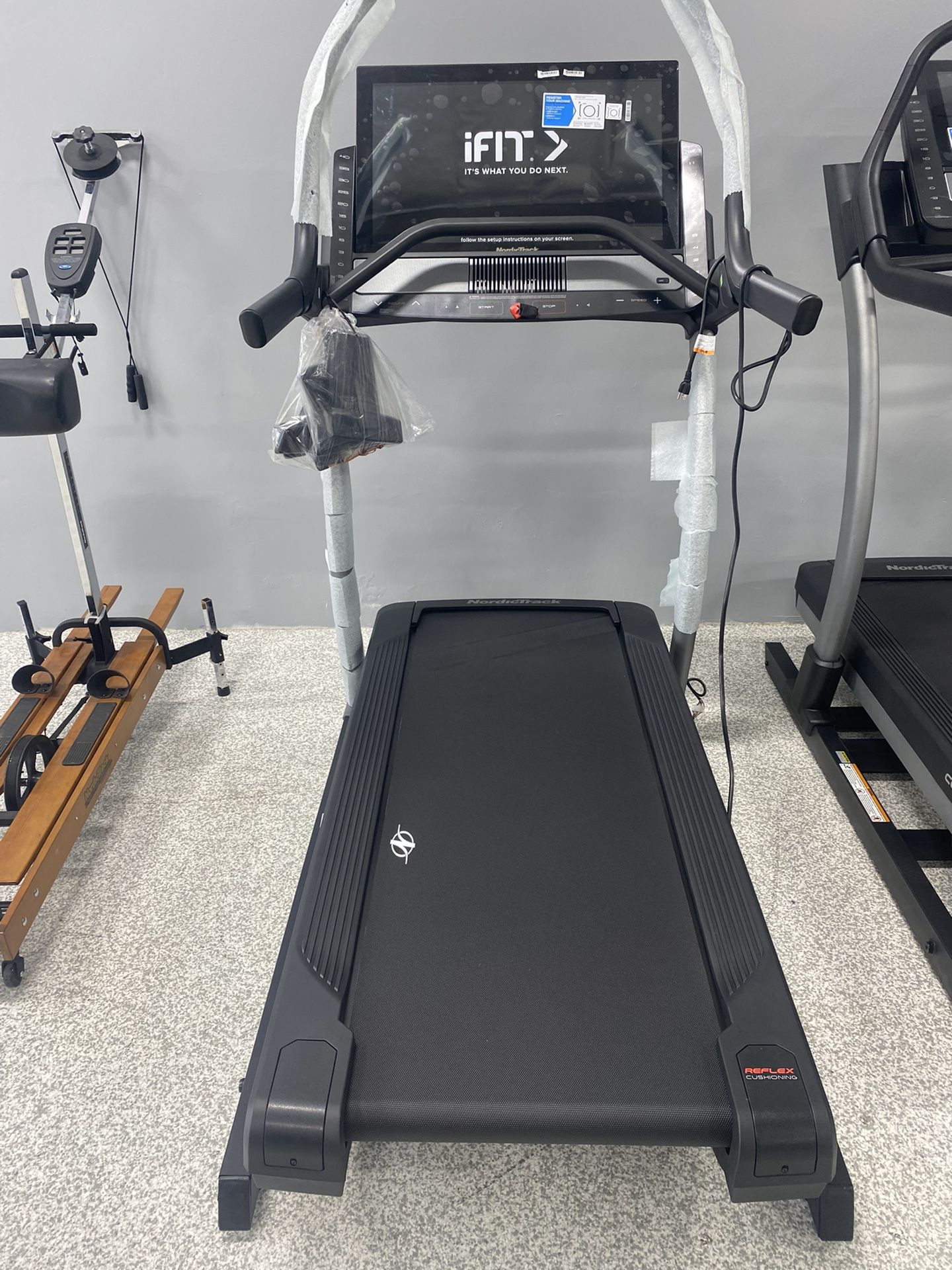X32i Heavy Duty Commercial Nordictrack Treadmill Comes With