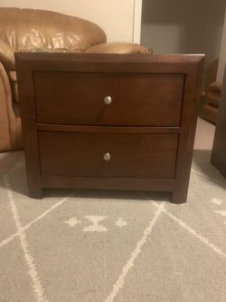 2 Nightstands