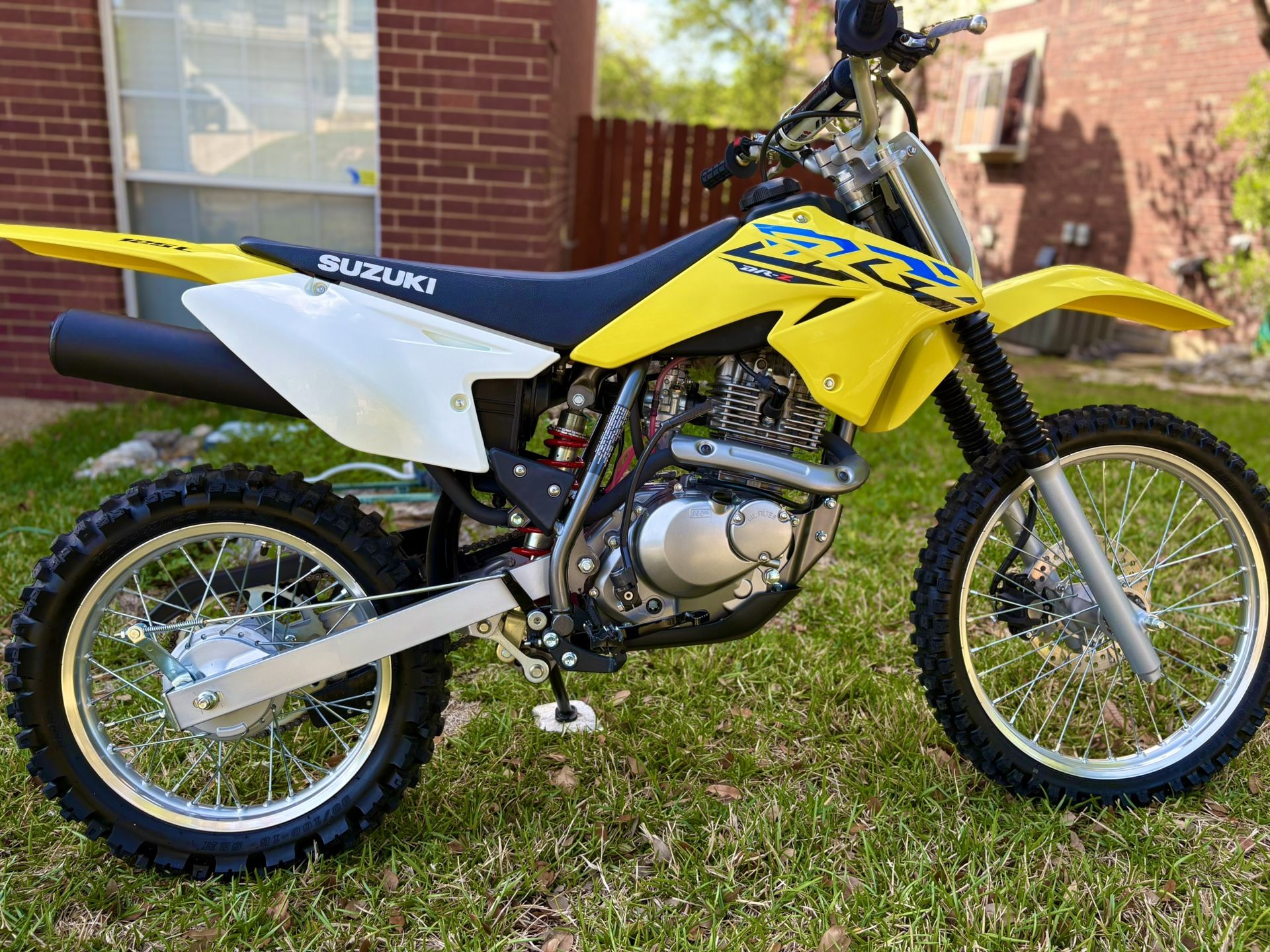 2025 Suzuki DRZ 125