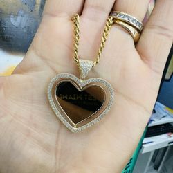 10k Medium Heart Picture Pendant 