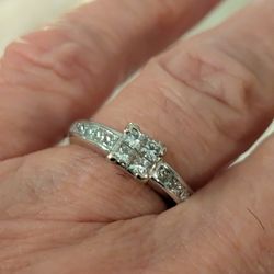 14K WHITE GOLD DIAMOND RING SZ 7 