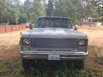 2 square body chevys