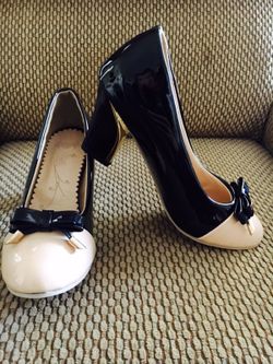 Black/nude/ gold pumps