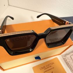 New lv sunglasses black and gold