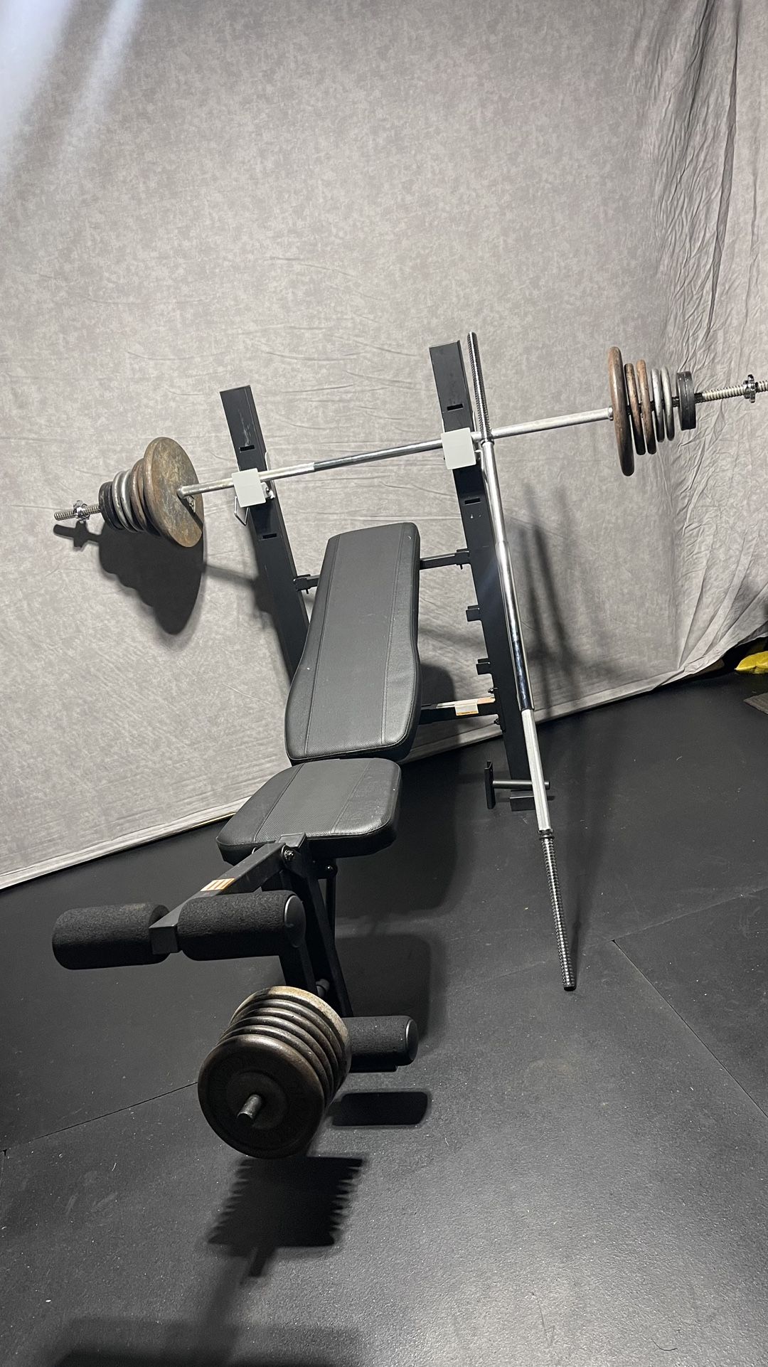WORKOUT BENCH WITH WEIGHTS AND BAR