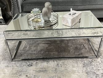 Mirror 🪞 table  they have some crack on it