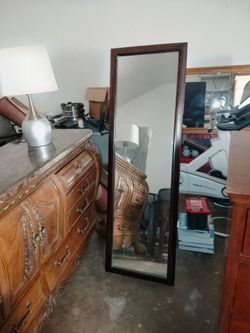 Freestanding easel mirror to get your full look head to toe