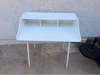 Free white desk