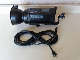 Calumet Travelite Strobe MonoLight Studio Photography Light 750 With Power Cord (CE-1105) $100