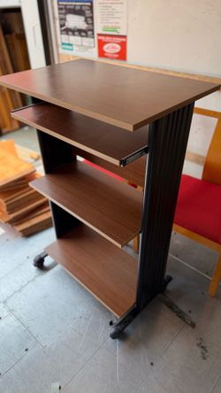The Muv stand-up adjustable height desk