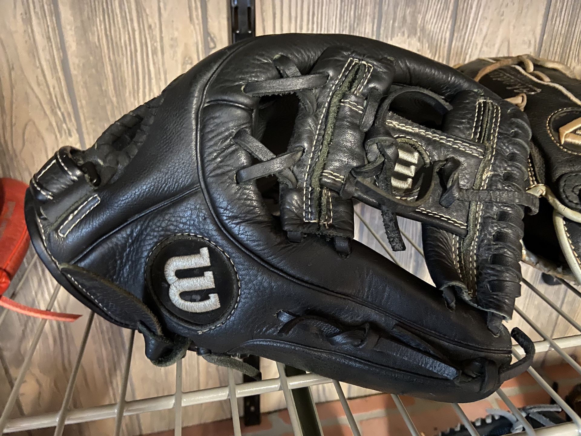 Wilson A500 11.5” baseball glove