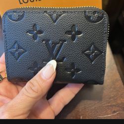 Fashionable Black Zip Wallet 