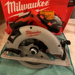 Milwaukee saw