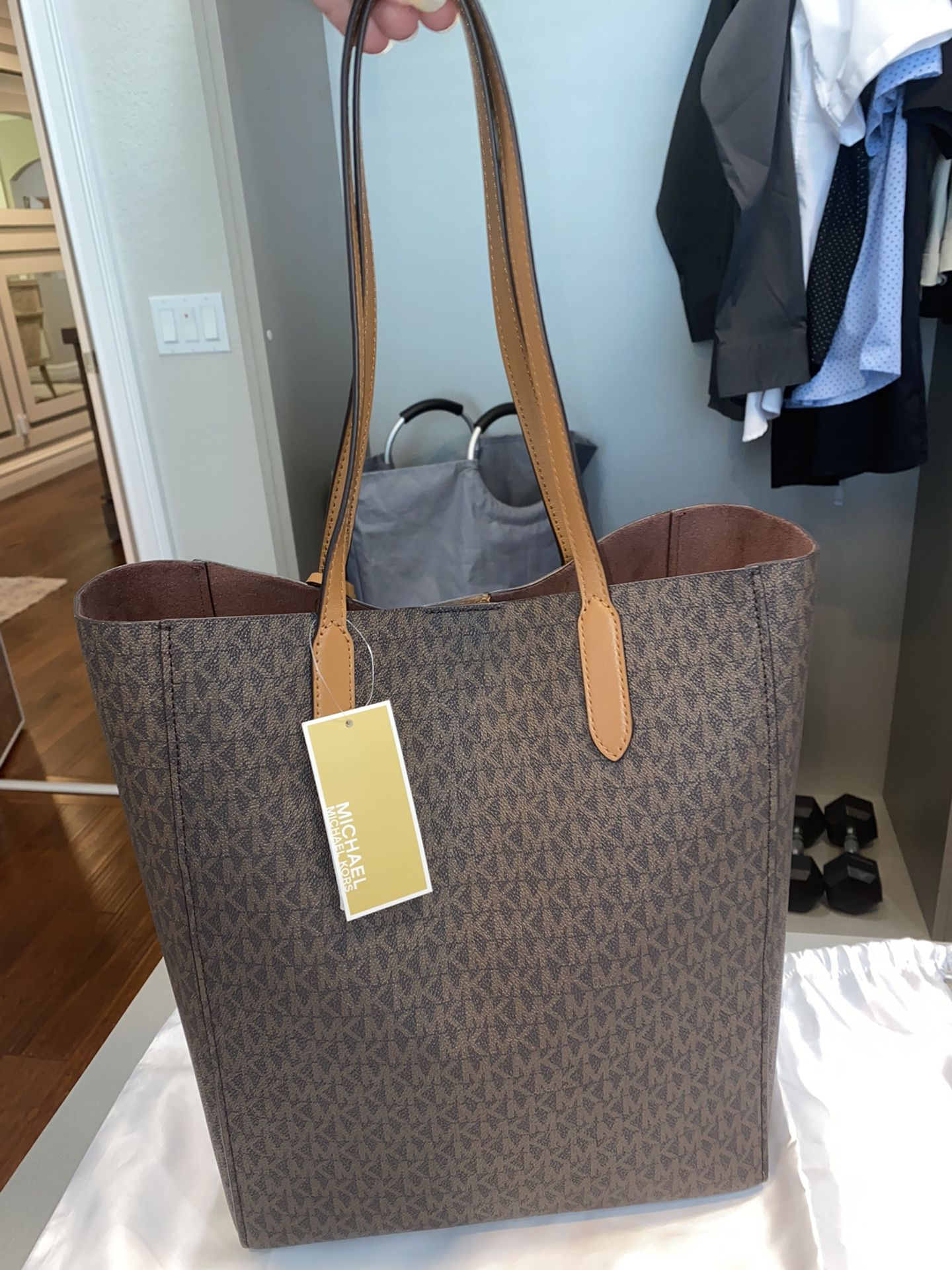 Michael Kors Large CHANTAL Tote for Sale in Clearwater, FL - OfferUp