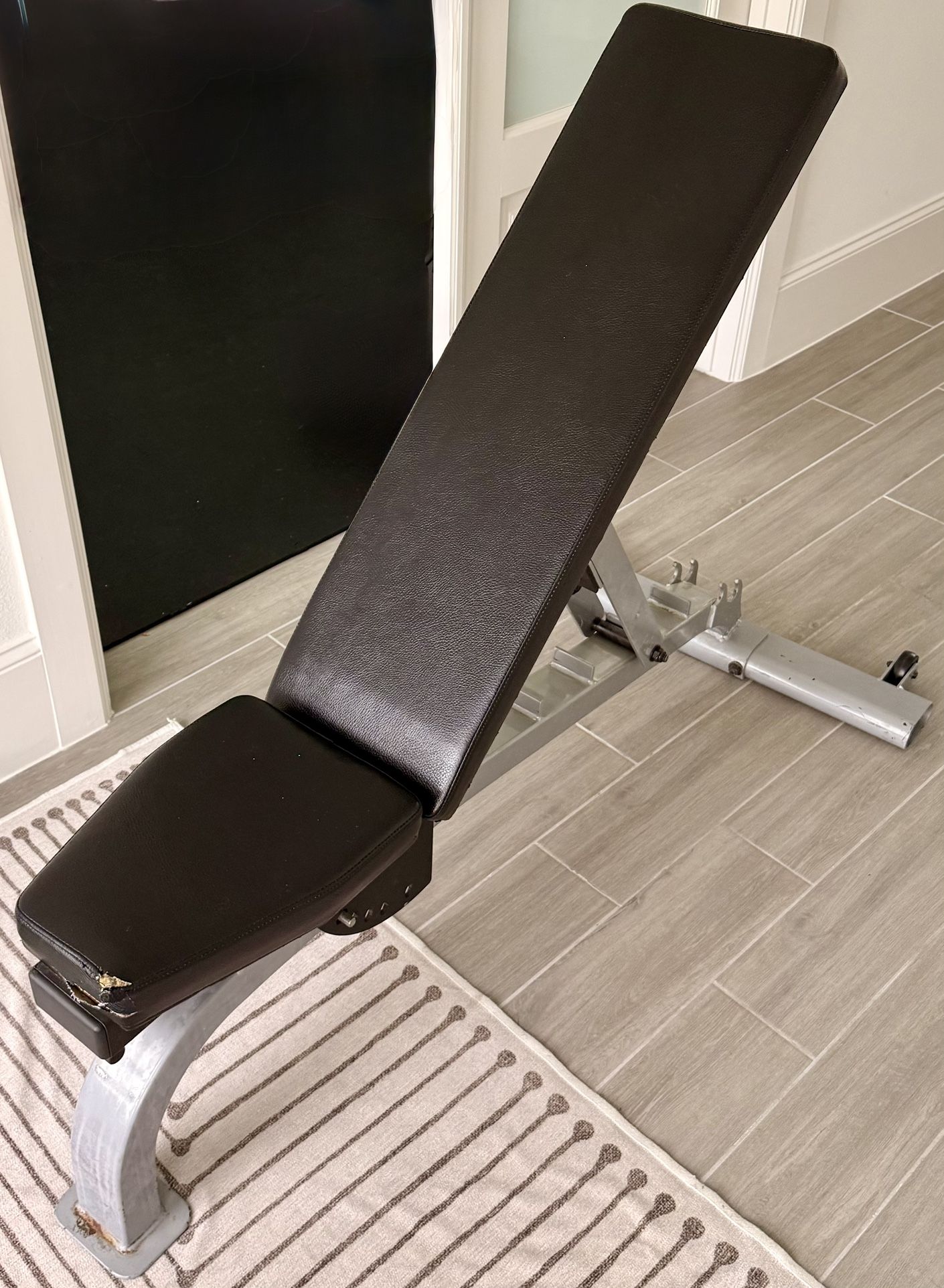 Adjustable Weight Bench