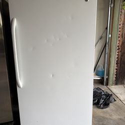 GE Upright Freezer – Clean and works great