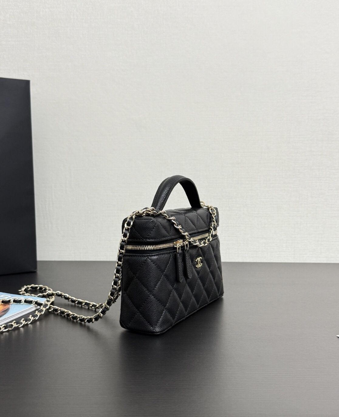 CHANEL 25C Brand Logo Zipper Open Alloy Buckle Diamond Caviare Calfskin One-shoulder Crossbody Handbag Regular Women's Black(77)23