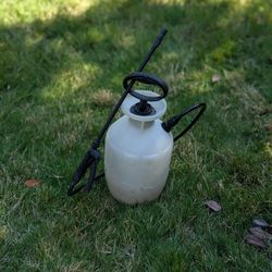 Sure Spray 1 gallon Sprayer Lawn and Garden Sprayer