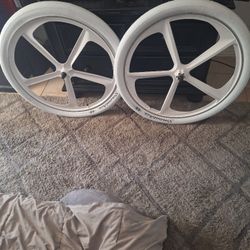 Tomahawk 29" BMX  White Rims  and Tires