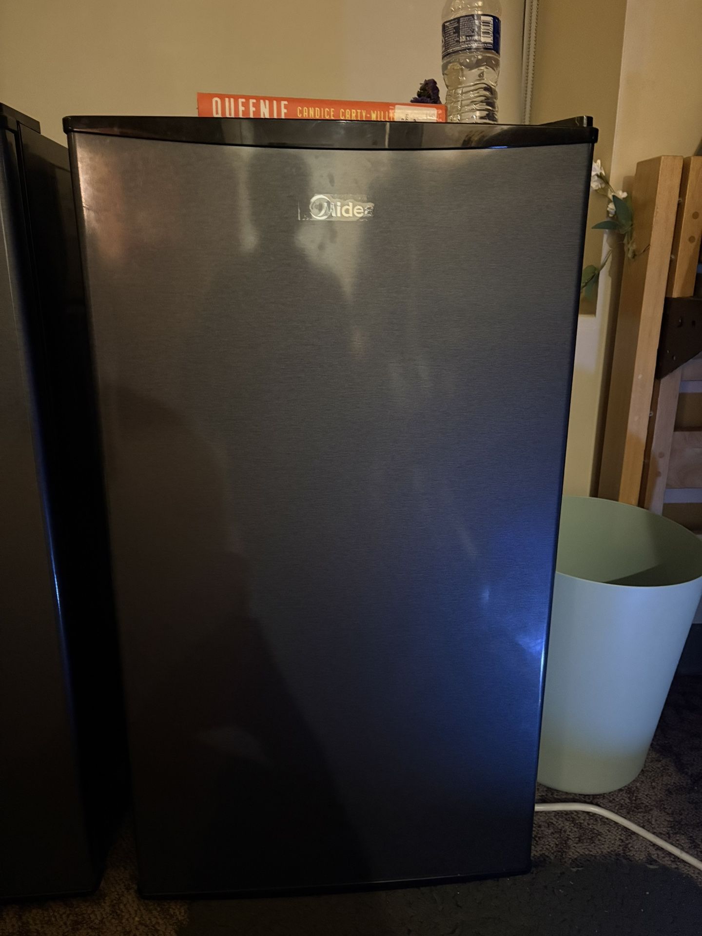 Midea Mini Fridge