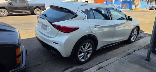 Infiniti QX30 White SUV