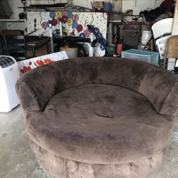 Big Spinning Sofa Chair 