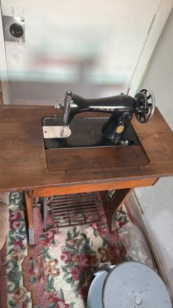 antique Singer sewing machine was manufactured in 1913.