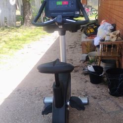 Life Fitness Exercise Bike