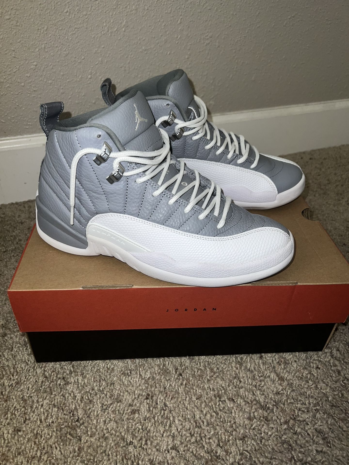 jordan 12s “8.5”