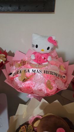 ROSAS ETERNAS Y HELLO KITTY