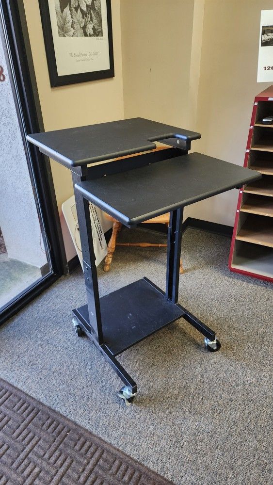 Stand up Desk Or Greaters Table