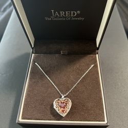 JARED Woman’s Heart Locket Necklace 
