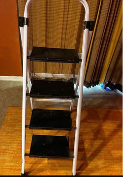White 4-Step Step Ladder